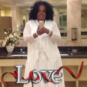 Meet your Posher, Lenora